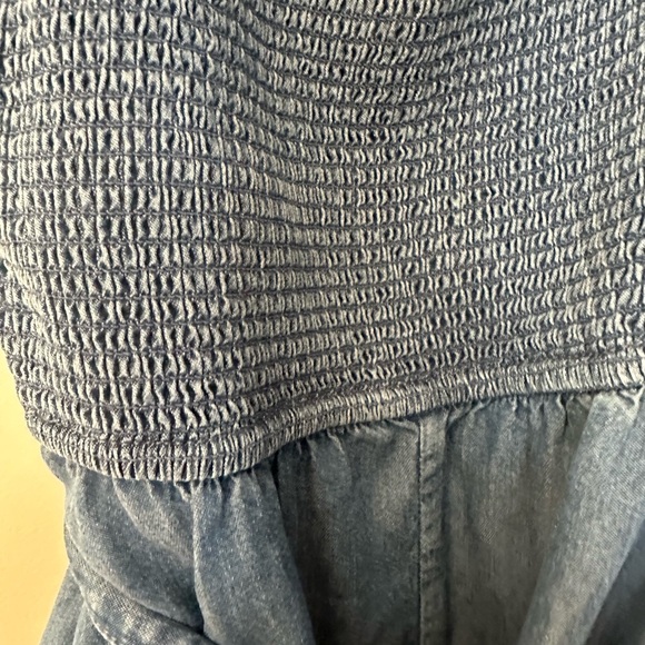 EUC ALICE + OLIVIA SOLD OUT ROZ SMOCKED CHAMBRAY ROMPER SZ 10 - Picture 7 of 10